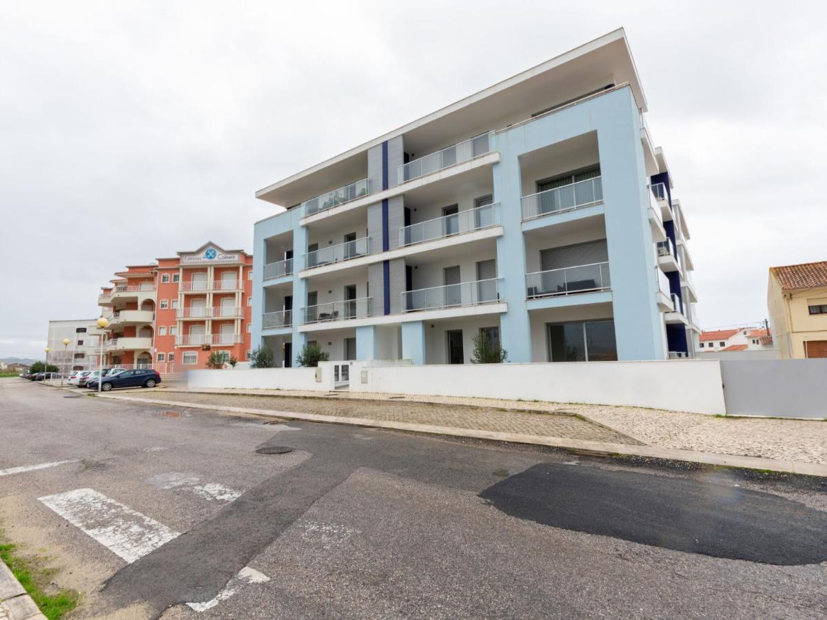 Beautiful Apartment In S O Martinho Do Porto With Balcony São Martinho do Porto Kültér fotó